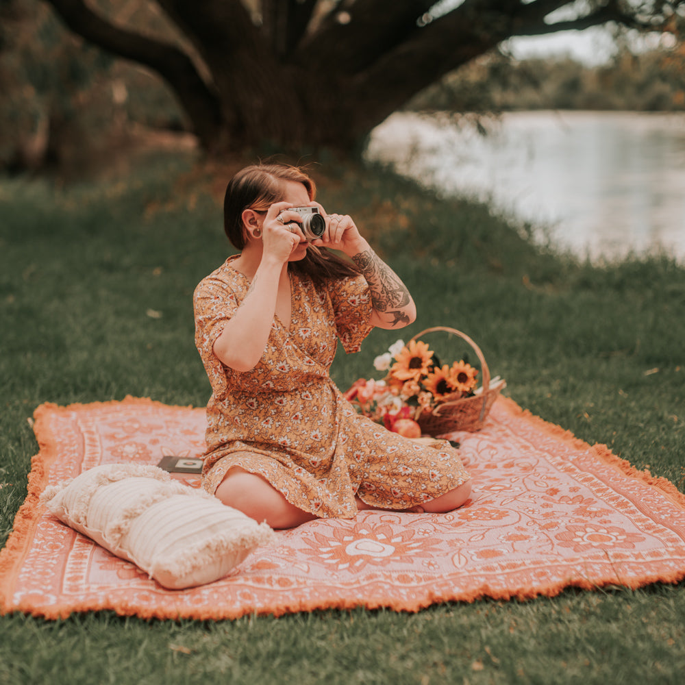 Beautiful Picnic Rugs and Essentials for the Perfect Outdoor Experience