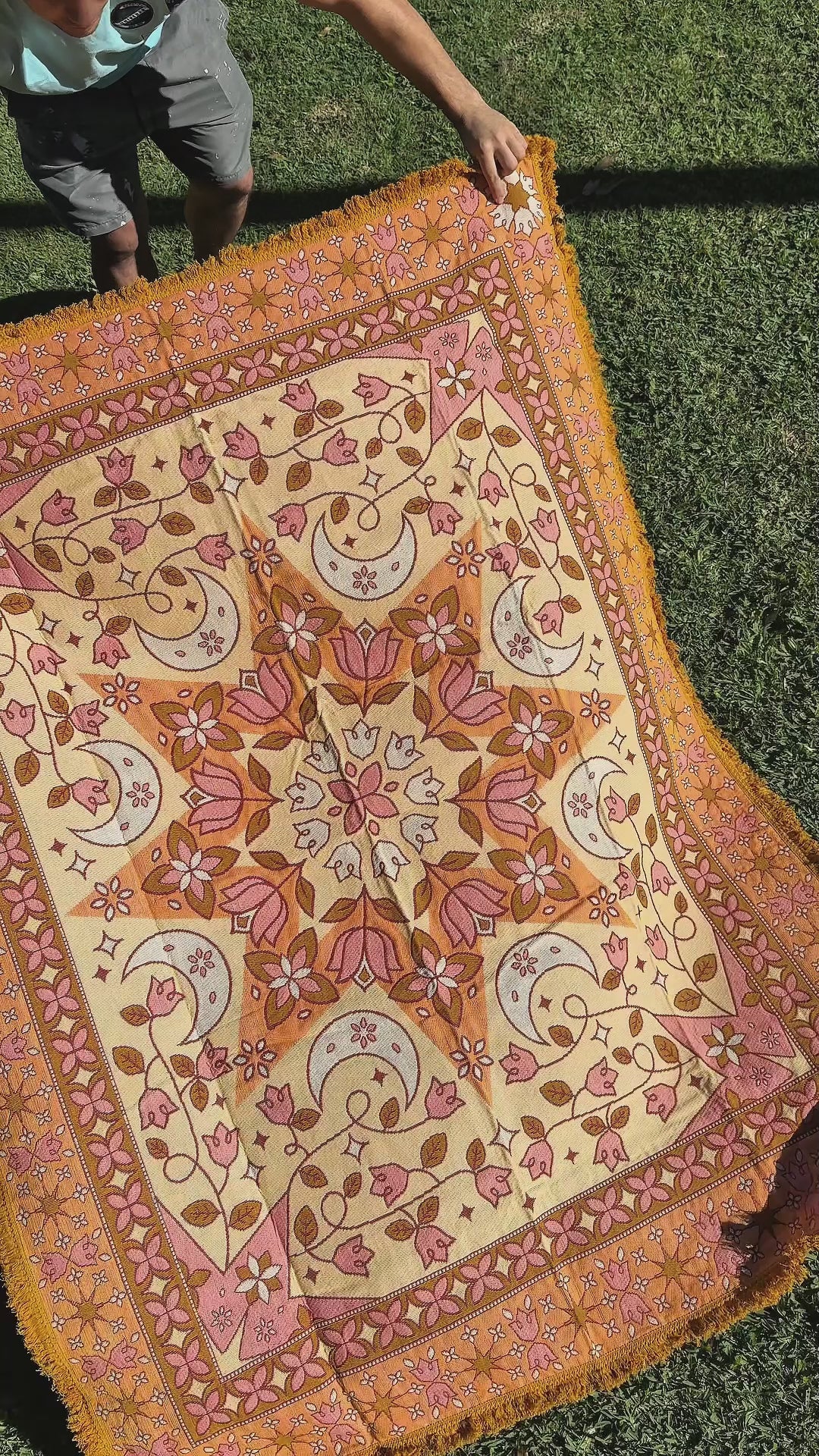 Load video: Luna Woven Picnic Rug