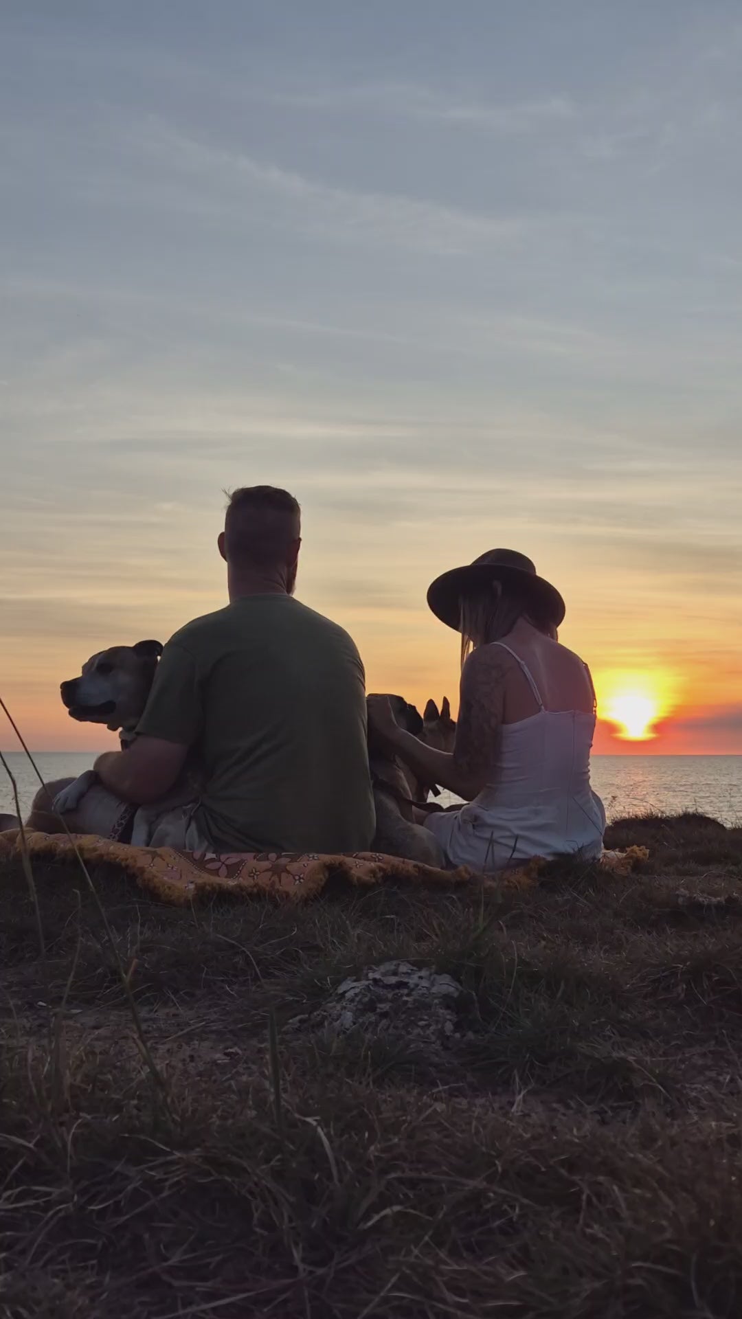 Load video: Luna Woven Picnic Rug