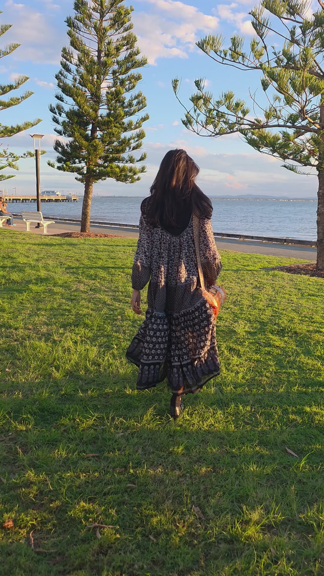 Load video: Crispwood Woven Picnic Rug